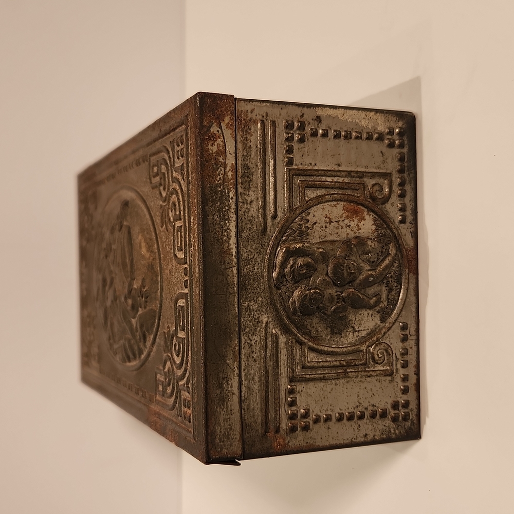 "Rare" Vintage Cigarette Box - Picture 4 of 10